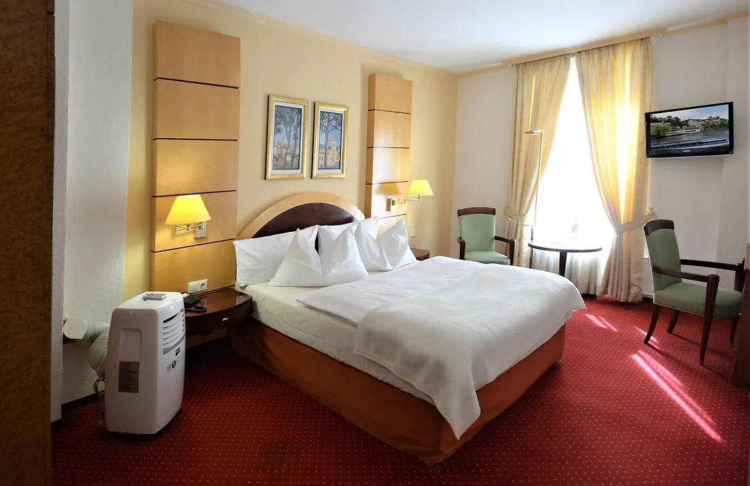 Hotel am Kochbrunnen-1