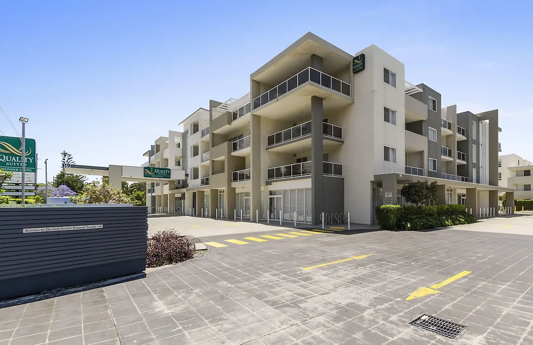 Quality Suites Pioneer Sands-1