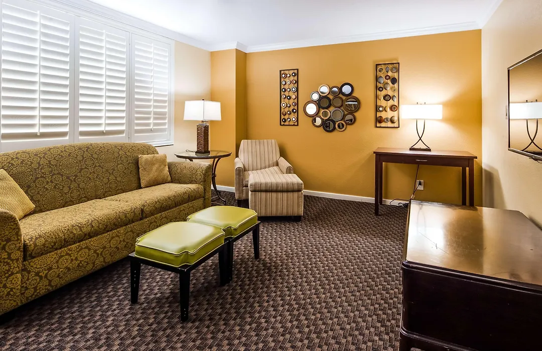 Best Western Plus Casino Royale-Center Strip-1