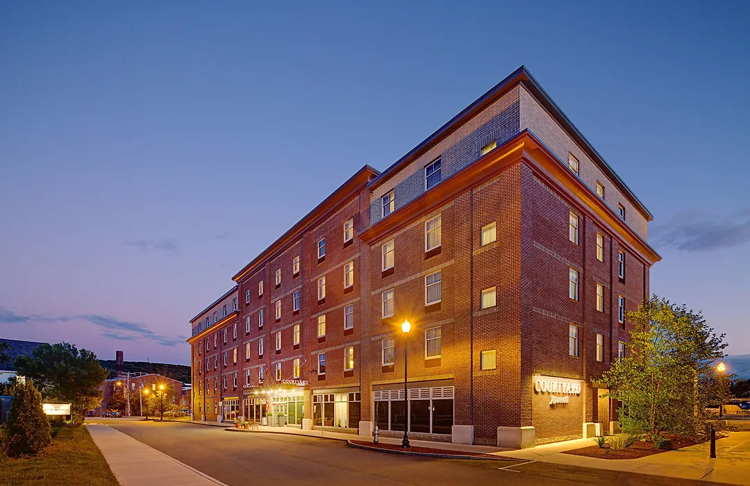 Courtyard Keene Downtown-1