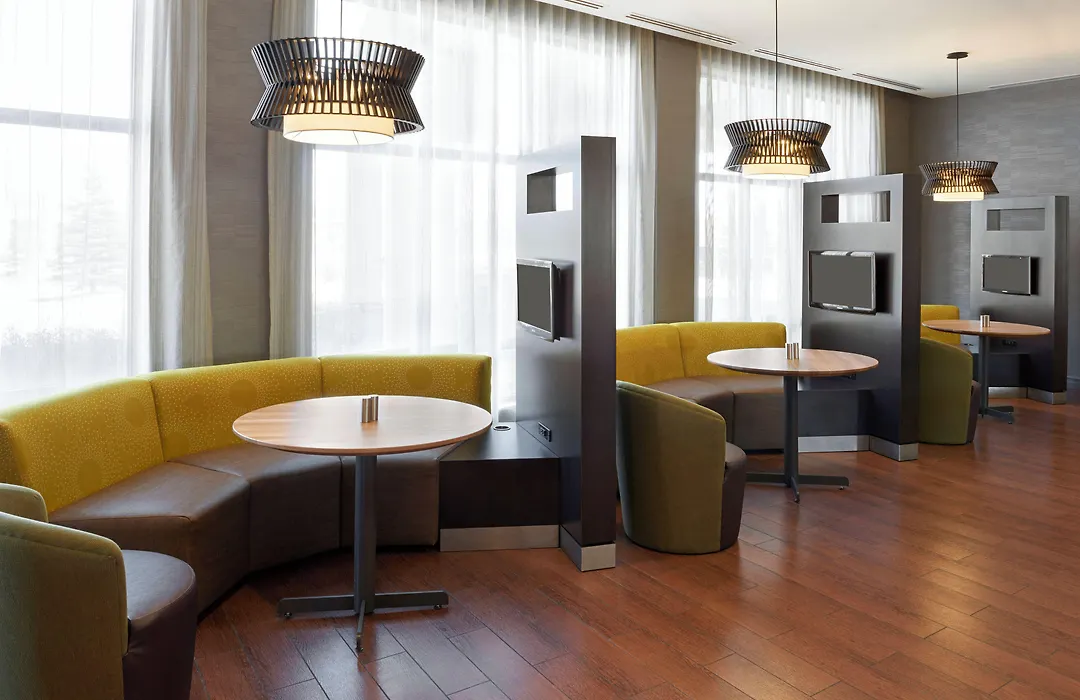 Courtyard By Marriott Kingston Highway 401-1