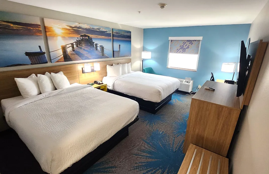 Days Inn & Suites By Wyndham Russellville-1