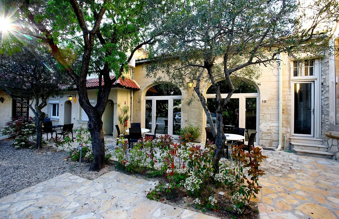 Logis Hôtel - Restaurant Résidence Les Cèdres-1