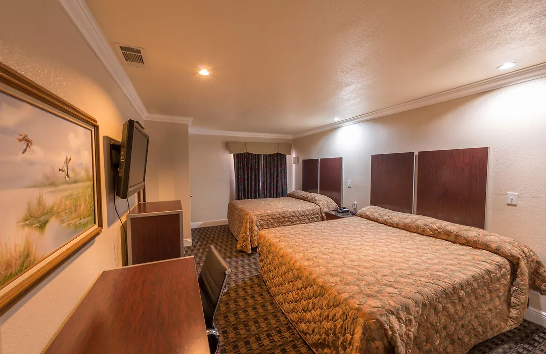 Edge Water Inn-1
