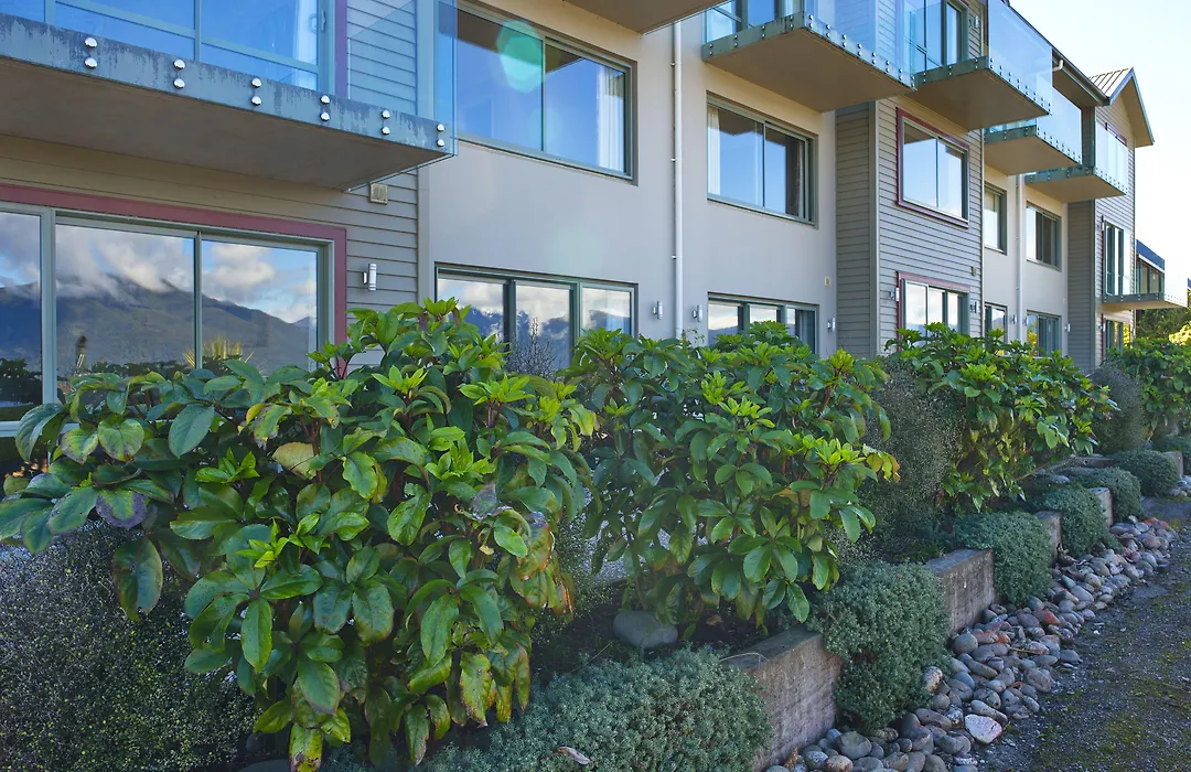 Hotel Lake Brunner-1