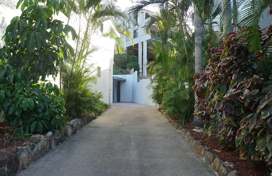 Airlie Seaview Apartments-1