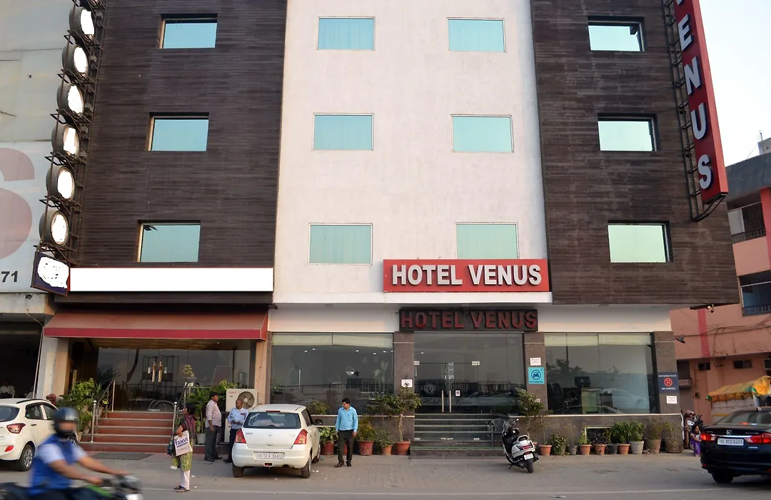 Hotel Smart Inn Near Igi Airport & Free Airport Drop-1