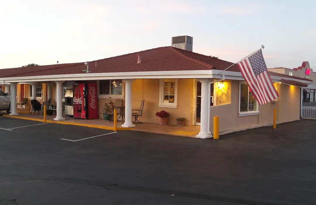 Holiday Motel Oakdale-1