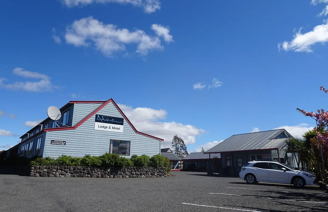 Adventure Lodge And Motels And Tongariro Crossing Track Transport-1