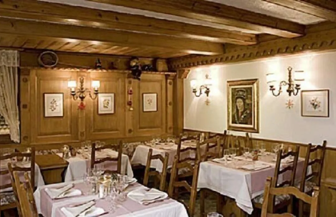 Petit Helvetia Budget Hotel-1