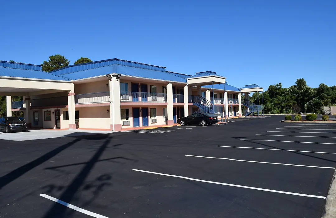 Royal Inn & Suites-1