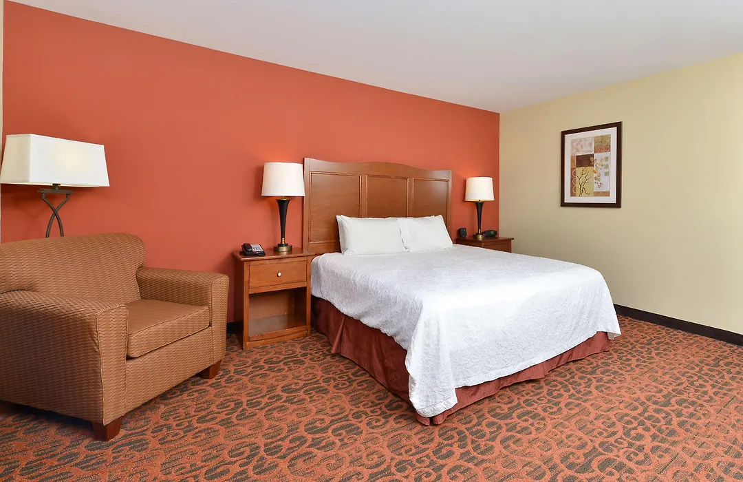 Hampton Inn Muscatine-1