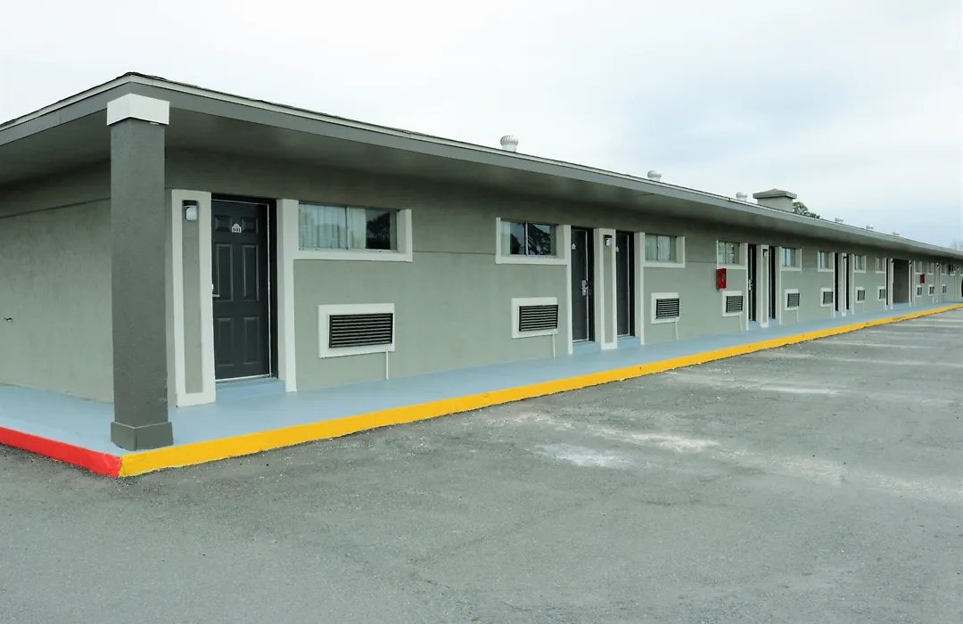 Deluxe Inn Motel-1