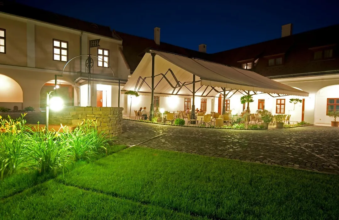 Hotel Historia & Historante-1