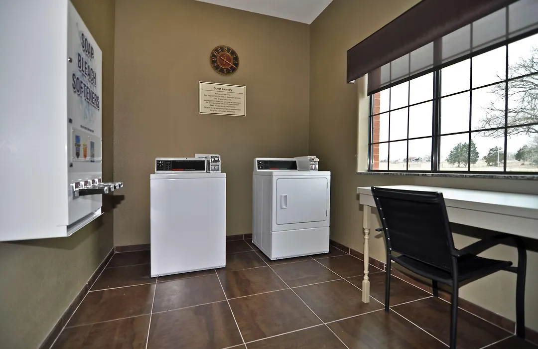 Best Western Giddings Inn & Suites-1