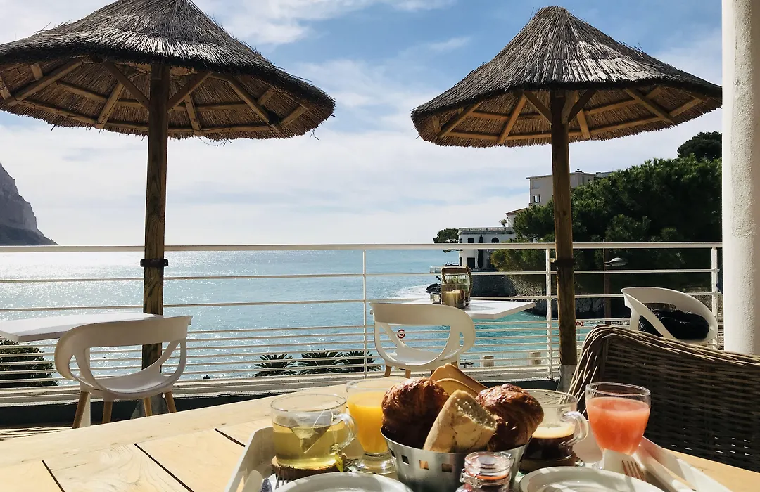 Hotel De La Plage - Mahogany-1