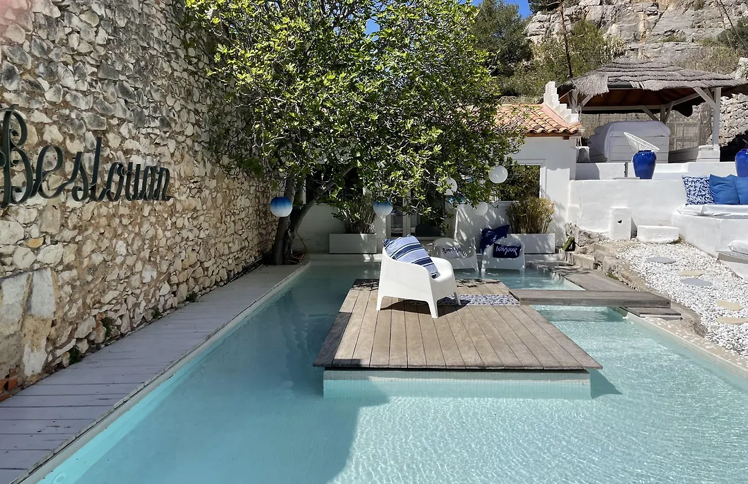 Hotel De La Plage - Mahogany-1