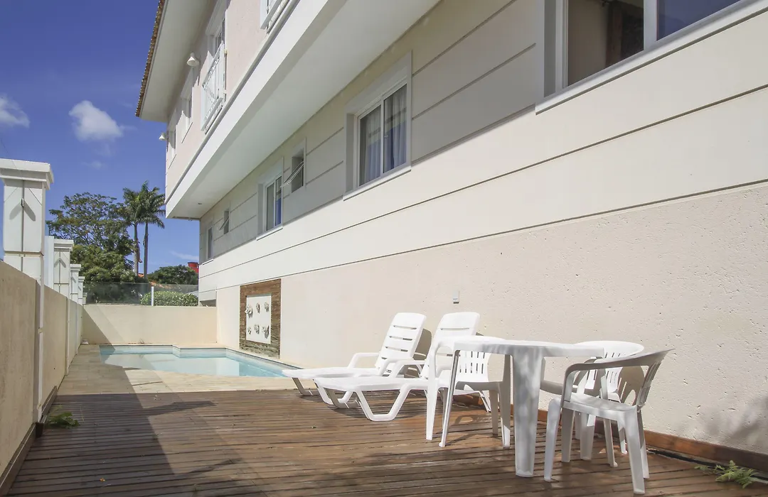 Hotel Hola-1