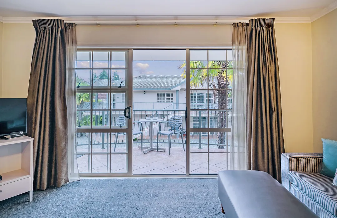 Silver Fern Rotorua Suites & Spa-1