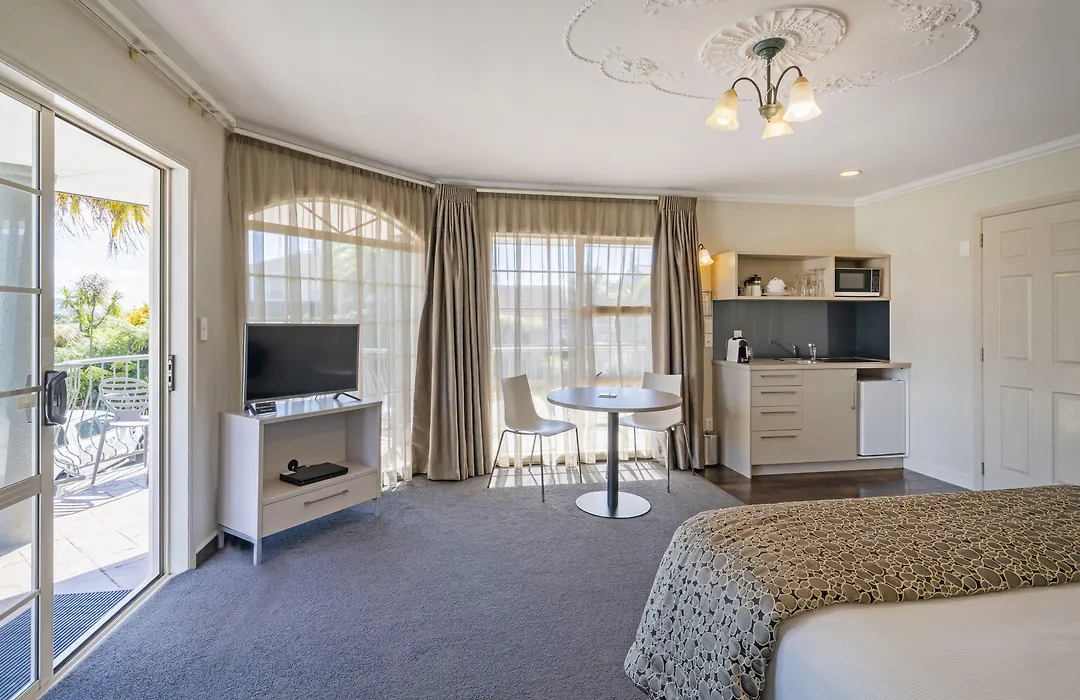 Silver Fern Rotorua Suites & Spa-1