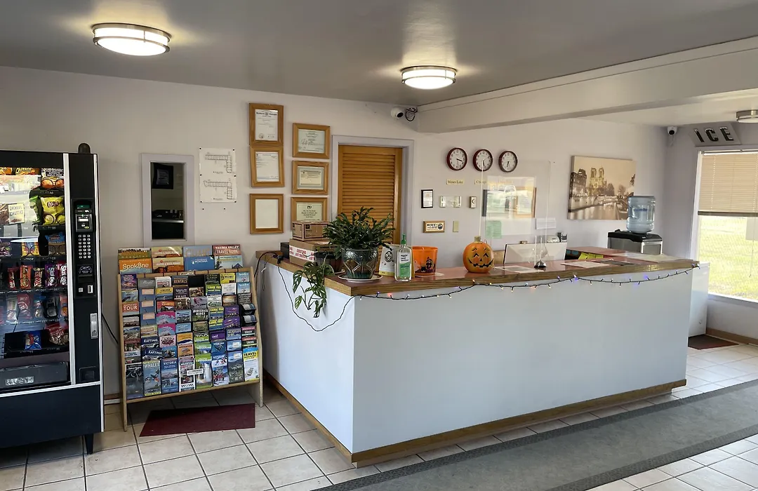Motel Oasis-1