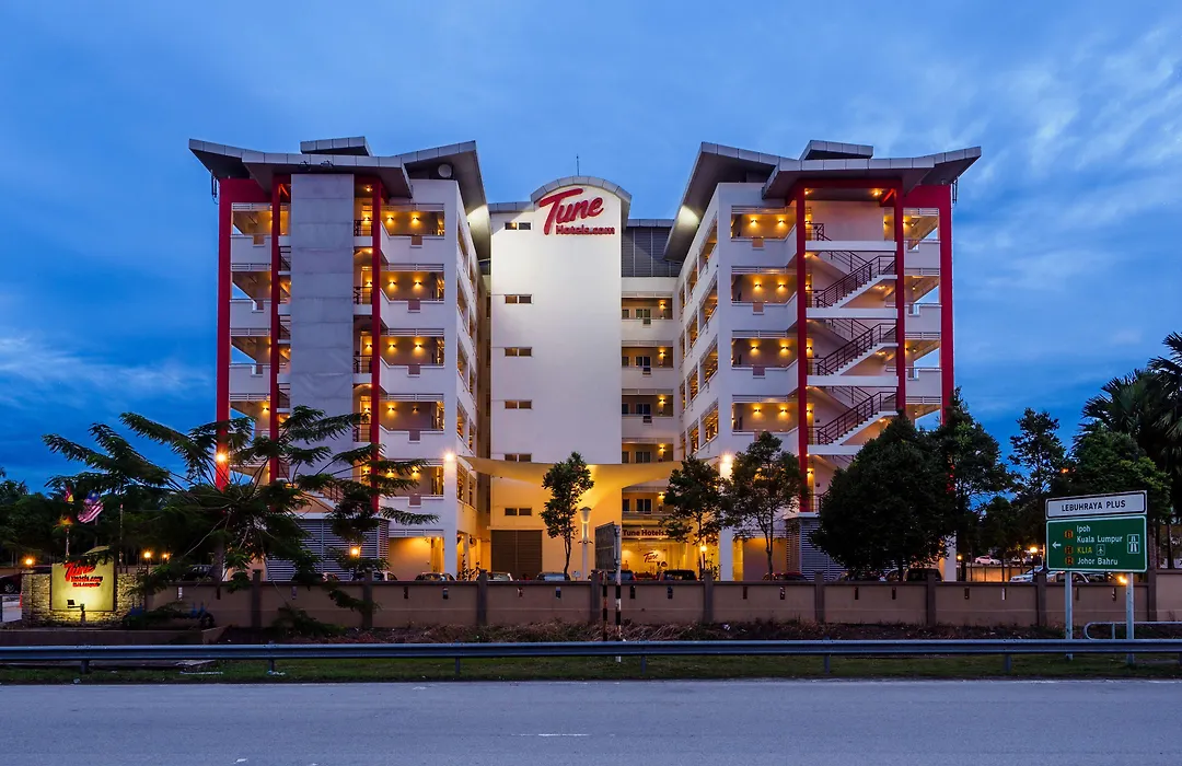 Tune Hotel Klia Aeropolis-1