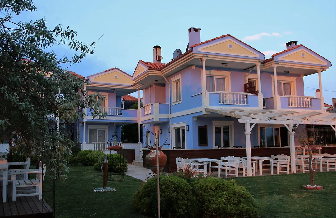 Cundavilla Hotel & Suites-1