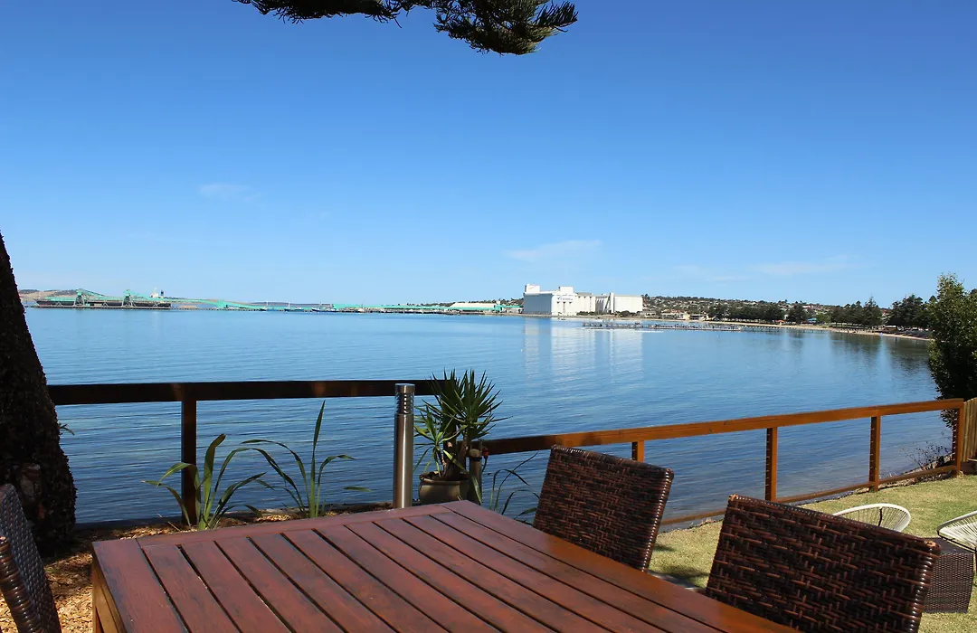 Bay 10 - Suites And Apartments-1