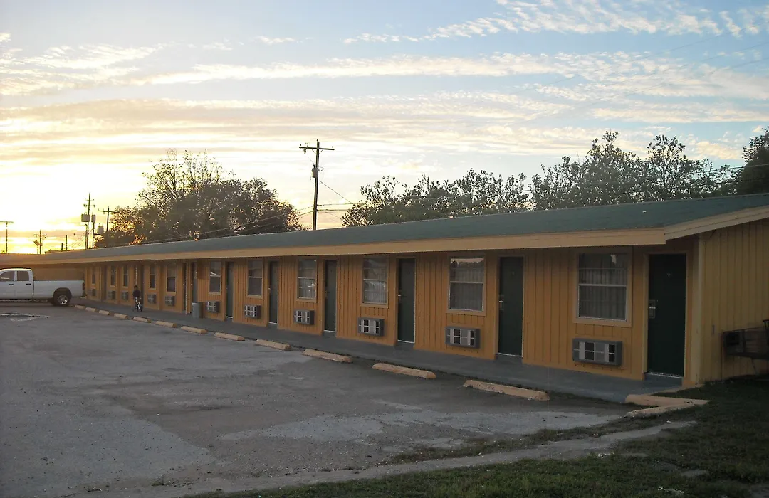 Tropicana Motel Bastrop-1