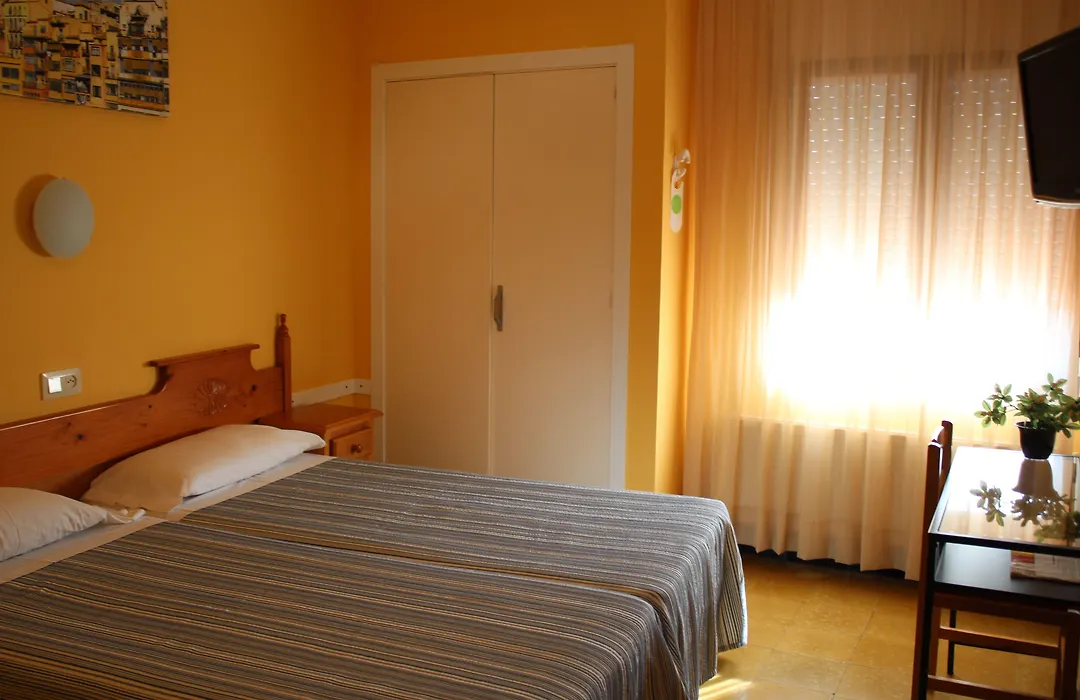 Hostal Fabrellas-1