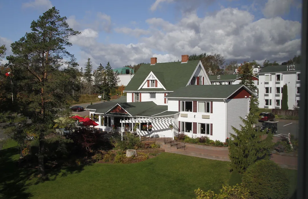 Auberge Gisele'S Inn-1