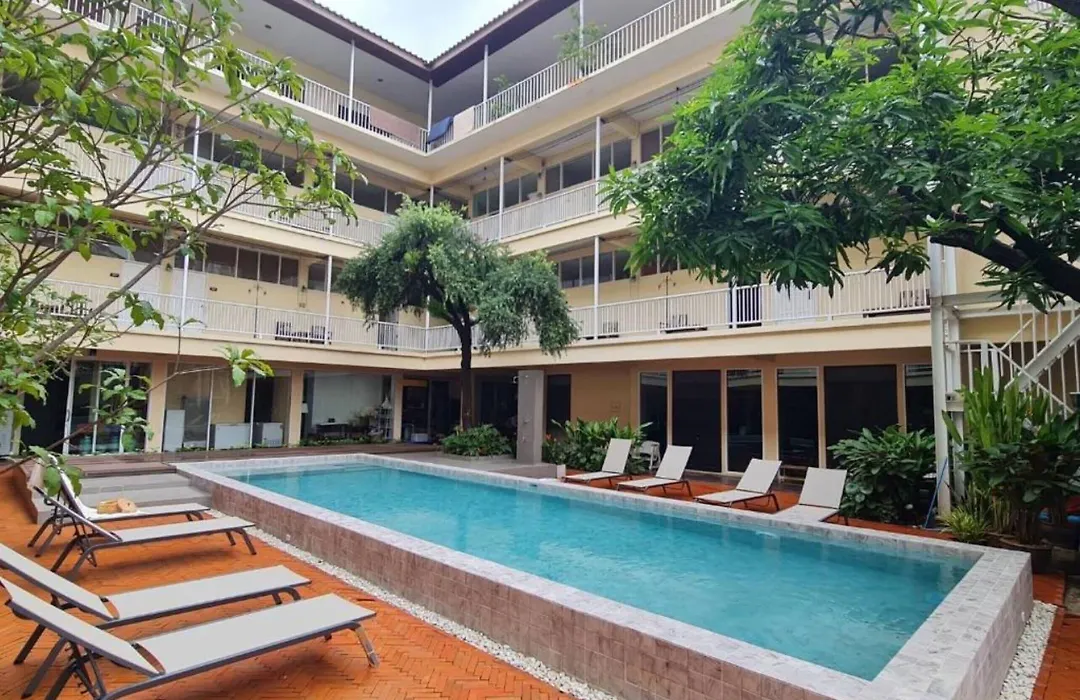 Feung Nakorn Balcony Rooms And Cafe-1