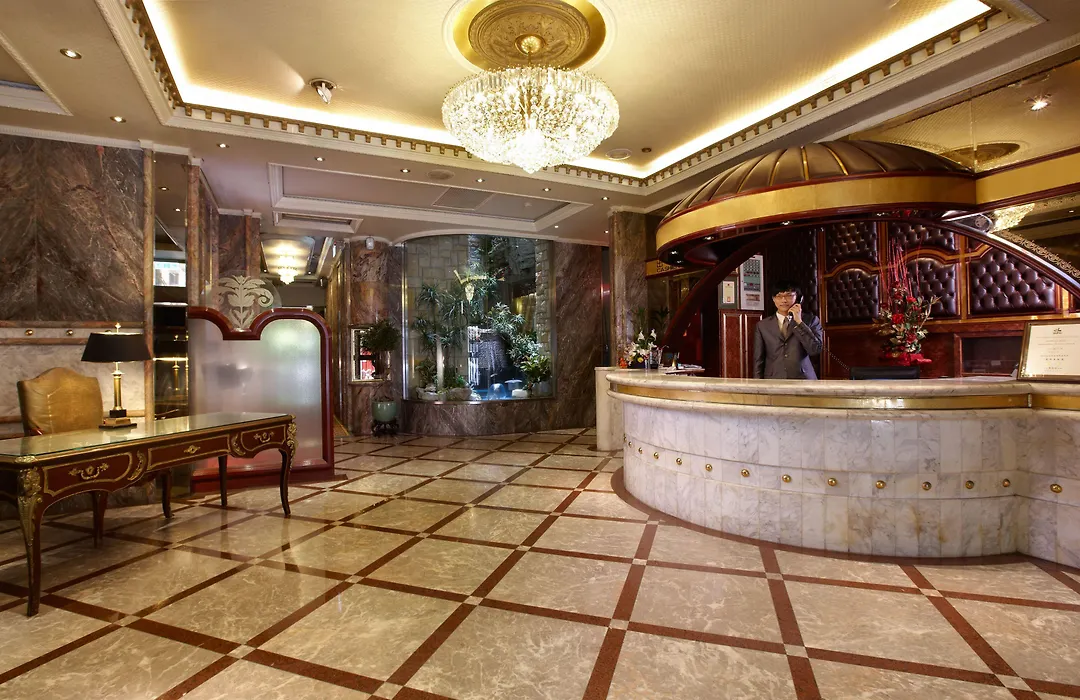 Happiness Hotel-1