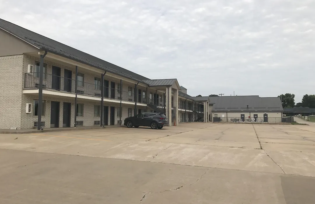 Days Inn By Wyndham Grove-1