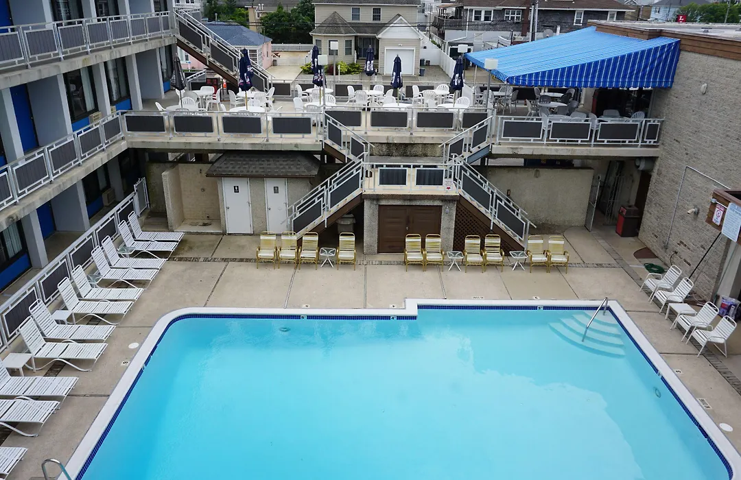 Windjammer Motor Inn-1
