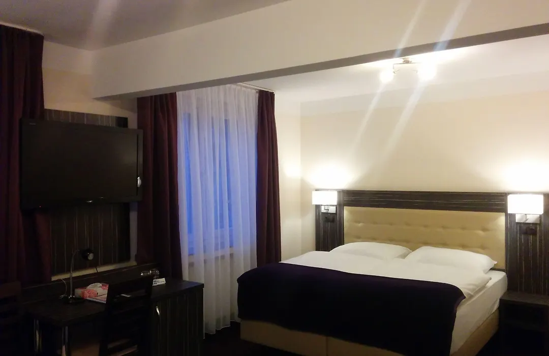 Hotel Famosa-1