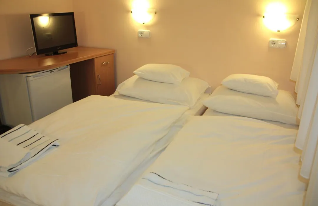 Tisza Corner Hotel-1