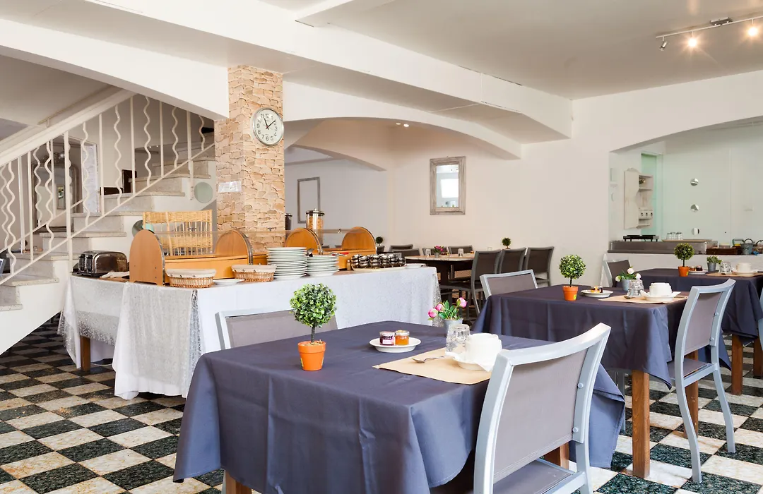 Le Petit Manoir Logis-1