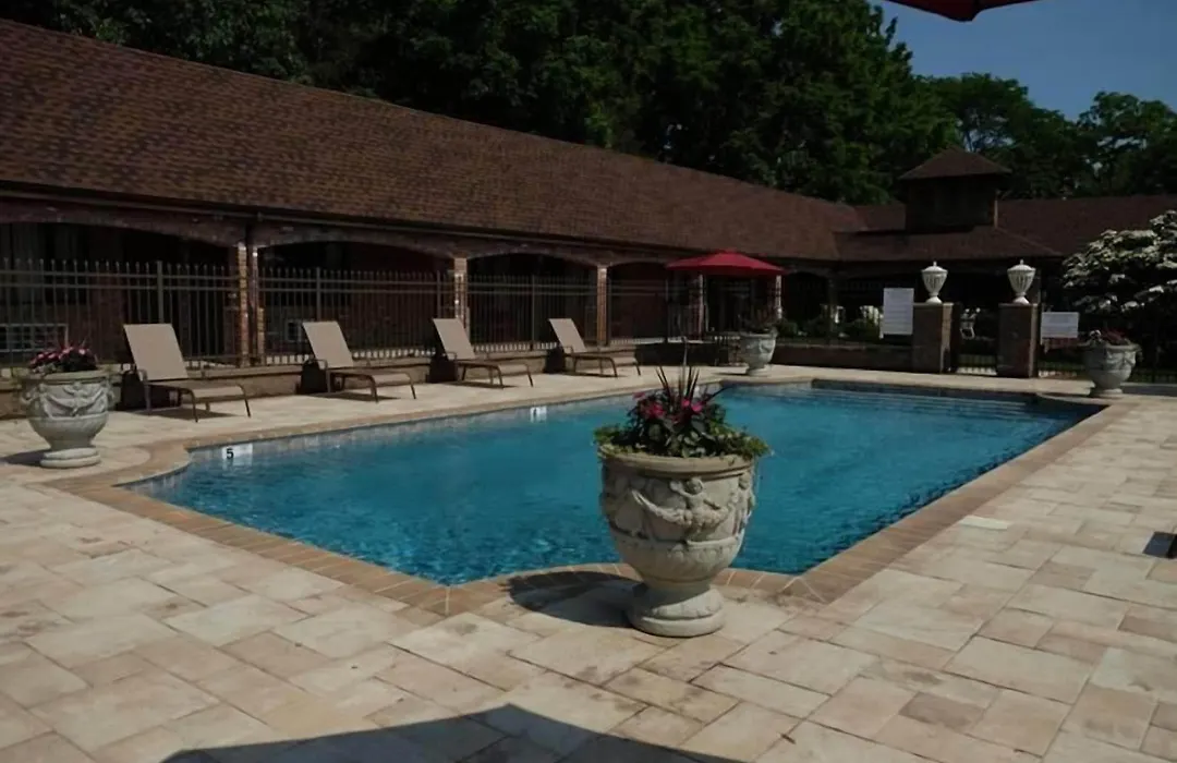 Chalet Inn & Suites-1
