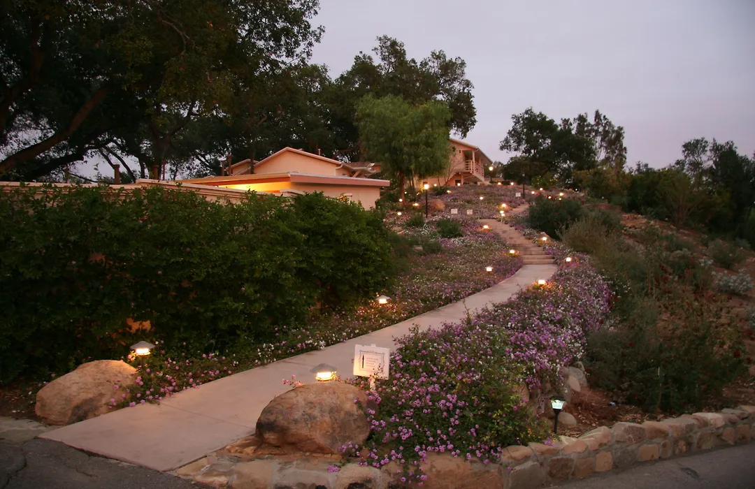 Ojai Retreat & Inn-1