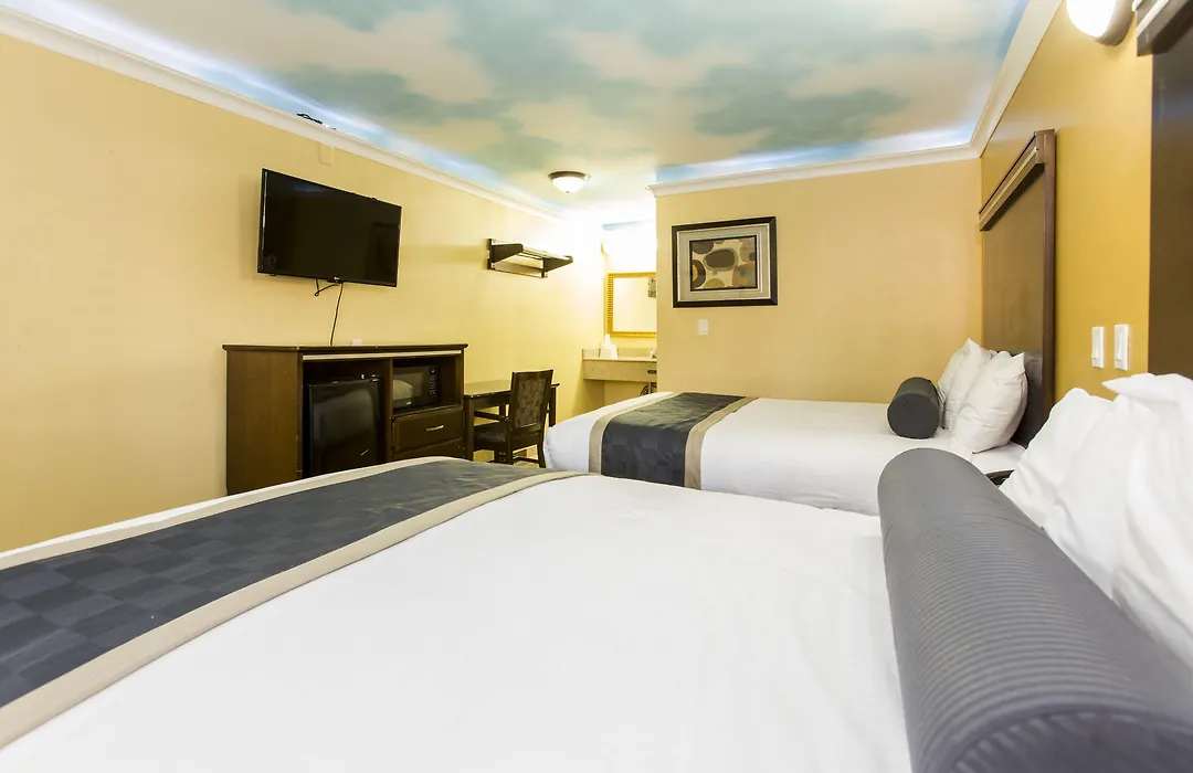 Hollywood Palms Inns & Suites-1