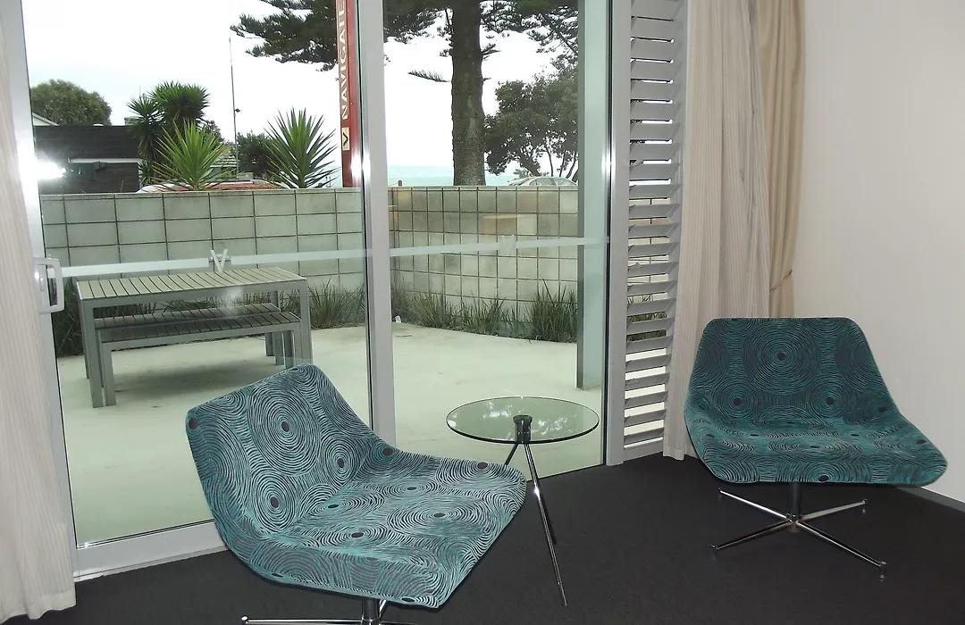 Navigate Seaside Hotel-1