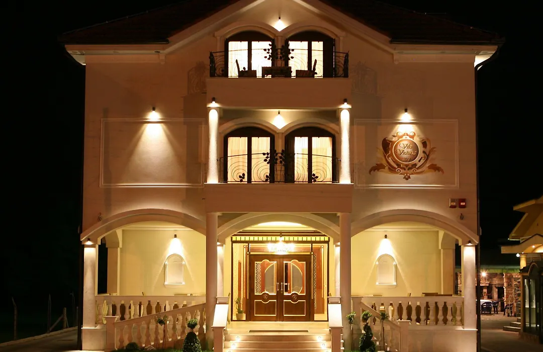 Hotel Villa Viktorija-1