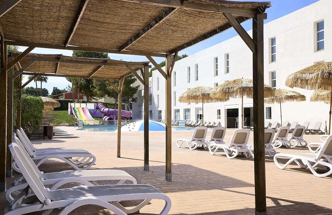 Fergus Club Palmanova Park-1