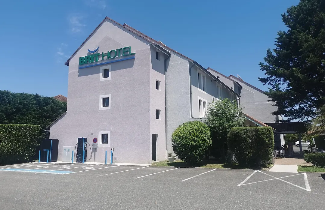 Brit Hotel Confort Pau Lons-1