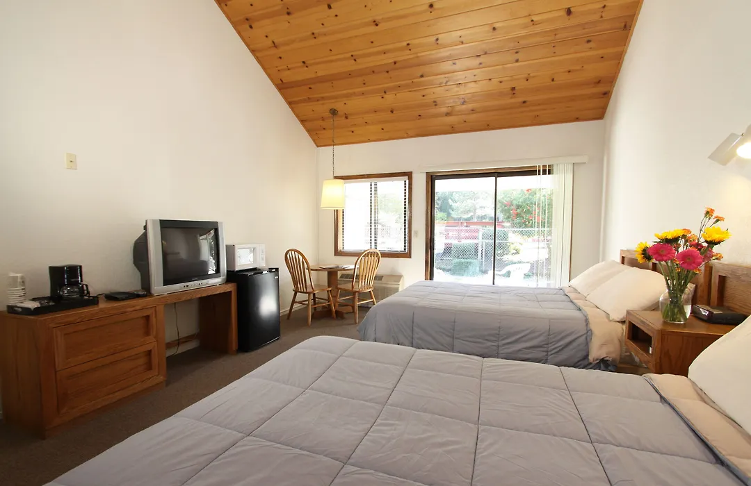 Pioneer Inn & Suites-1