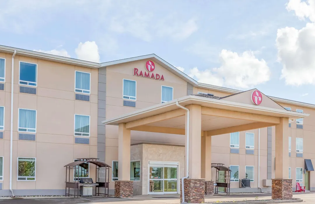 Ramada By Wyndham Carlyle-1
