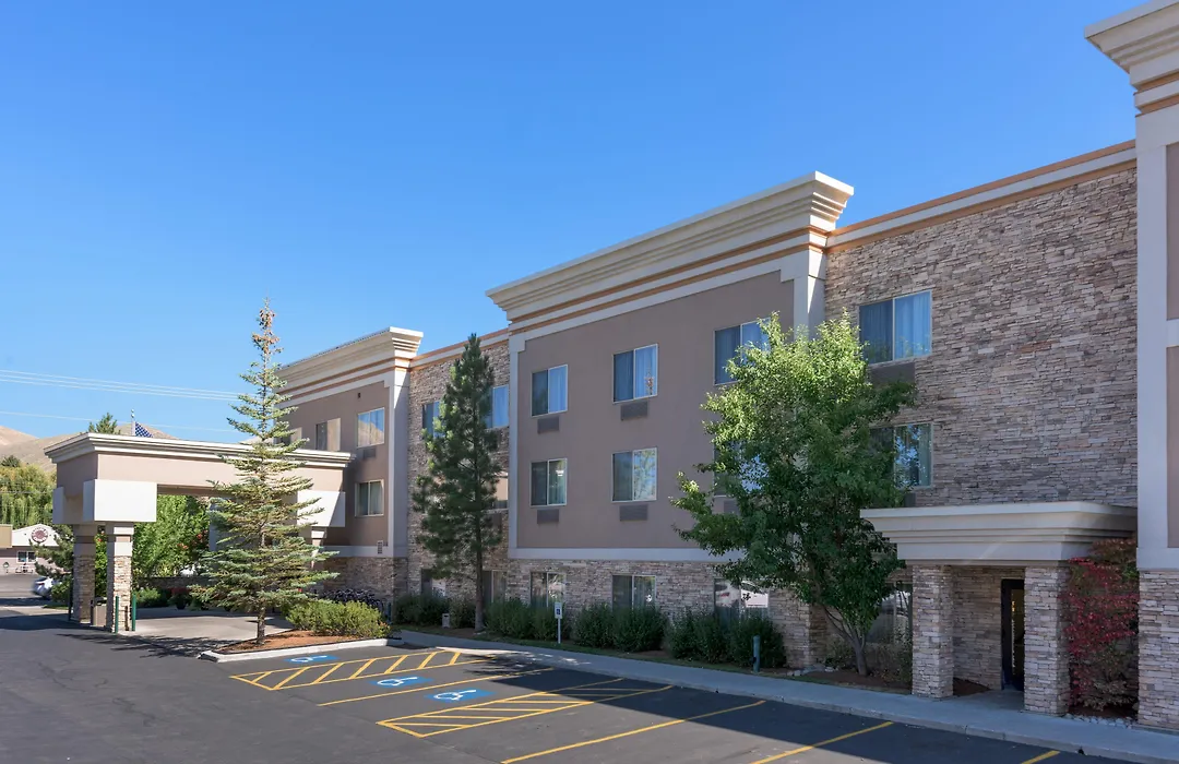 Wood River Inn & Suite-1