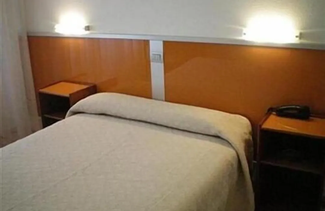 Hostal Liste Station-1