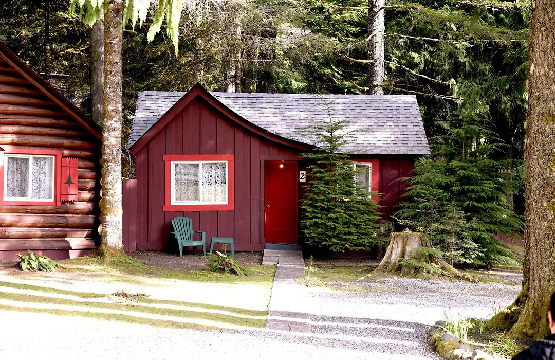 Gateway Inn & Cabins-1
